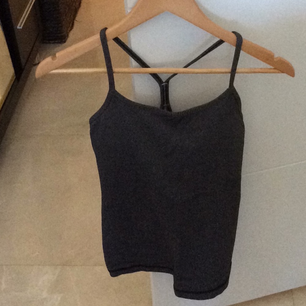Black lululemon workout shirt
